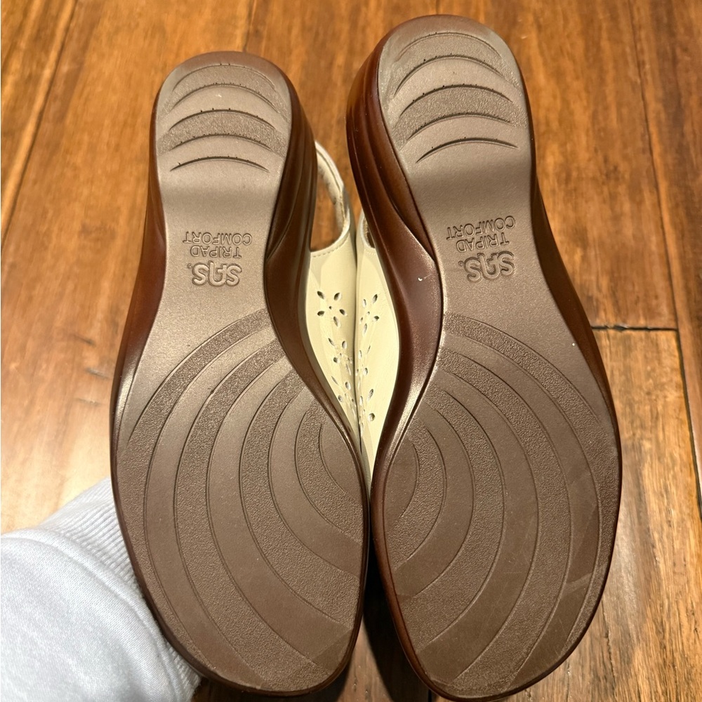 SAS Quatro Slingback Cream Sandals - Picture 5 of 9